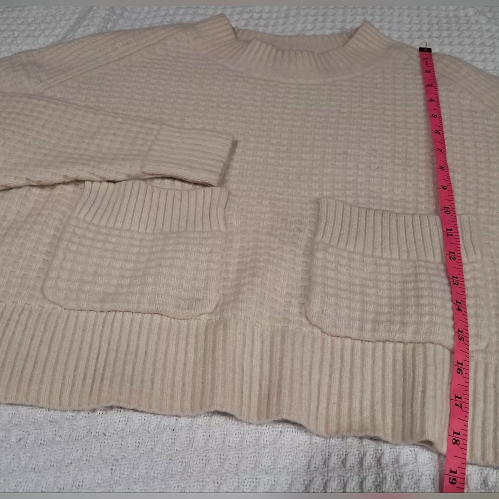 Everlane Recycled Cashmere Waffle Knit Crew Neck Sweater with Pockets – Cream XS - Picture 4 of 15